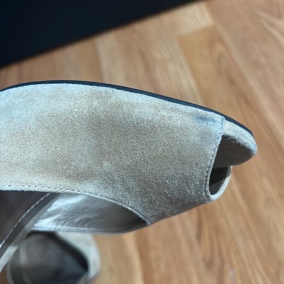 BCBG Generation Suede and Patent Leather Peep toe - Picture 5 of 5